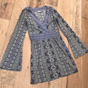 Athleta Gray and Blue Floral Tunic Top nirvana xs small v neck mandala